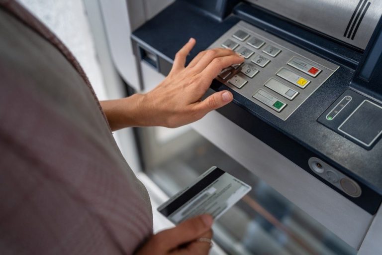 ATM Machines: Comparing Sale and Rental for Ontario Businesses